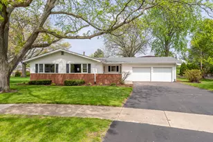8 Candlewick Ct, North Aurora, IL 60542 - Photo 1