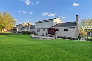 1813 Chippingham Rd, Woodridge, IL 60517 - Photo 5