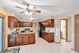 1813 Chippingham Rd, Woodridge, IL 60517 - Photo 21