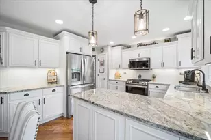 223 Shawnee Cir, Bartlett, IL 60103 - Photo 7