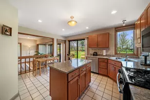 1254 Golf View Dr, Woodridge, IL 60517 - Photo 7