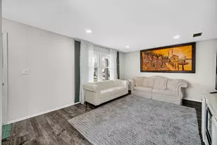 611 Kendall Ct, Schaumburg, IL 60194 - Photo 5