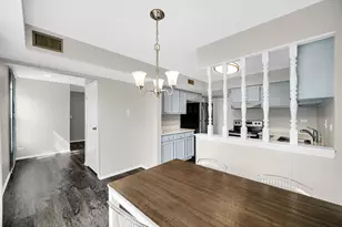 611 Kendall Ct, Schaumburg, IL 60194 - Photo 9