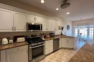 122 E Knighton Pl, Elmhurst, IL 60126 - Photo 9