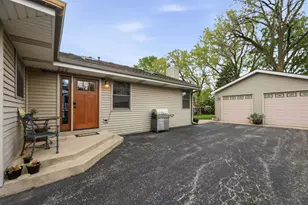 29 W Goebel Dr, Lombard, IL 60148 - Photo 21