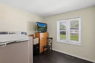 7901 Iroquois Ct, Woodridge, IL 60517 - Photo 11