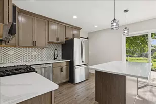 7855 Kensington Ln, Hanover Park, IL 60133 - Photo 9