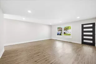 7855 Kensington Ln, Hanover Park, IL 60133 - Photo 5