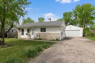 22 Wren Rd, Carpentersville, IL 60110 - Photo 1