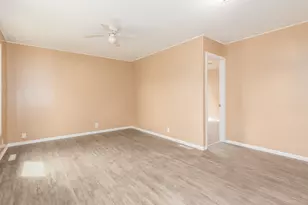 22 Wren Rd, Carpentersville, IL 60110 - Photo 7