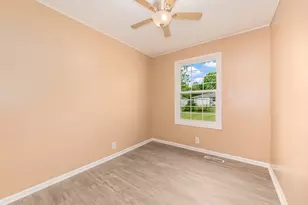 22 Wren Rd, Carpentersville, IL 60110 - Photo 11