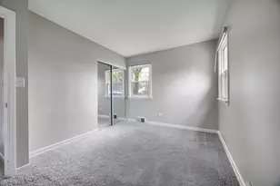 25 N Iowa Ave, Addison, IL 60101 - Photo 15