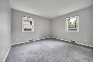 25 N Iowa Ave, Addison, IL 60101 - Photo 11