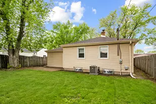 25 N Iowa Ave, Addison, IL 60101 - Photo 21