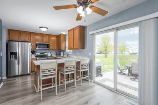 2177 W Wicklow Ln, Round Lake, IL 60073 - Photo 5