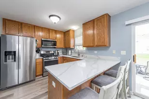 2177 W Wicklow Ln, Round Lake, IL 60073 - Photo 3