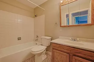 673 E Fullerton Ave, Glendale Heights, IL 60139 - Photo 13