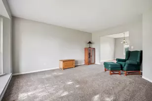 992 McPhee Dr, Lake in the Hills, IL 60156 - Photo 5
