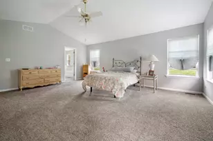 992 McPhee Dr, Lake in the Hills, IL 60156 - Photo 17