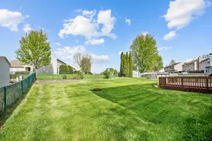992 McPhee Dr, Lake in the Hills, IL 60156 - Photo 25