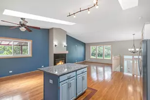 439 E Morse Ave, Bartlett, IL 60103 - Photo 5