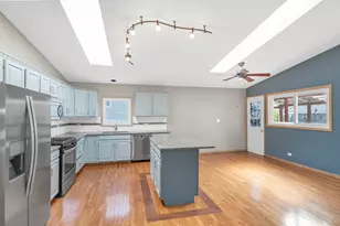 439 E Morse Ave, Bartlett, IL 60103 - Photo 9