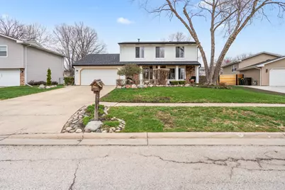 340 Stonehurst Lane, Roselle, IL 60172 - Photo 1