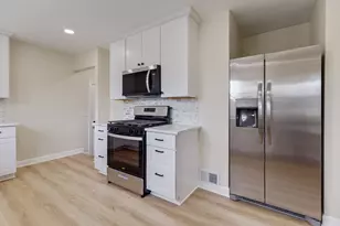 118 Edgewood Ave, Hampshire, IL 60140 - Photo 5