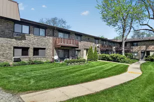 2638 N Windsor Dr, Arlington Heights, IL 60004 - Photo 3