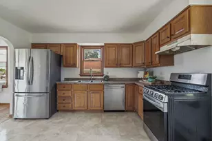 17931 W Gages Lake Rd, Grayslake, IL 60030 - Photo 5