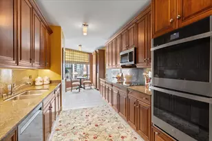 501 N Clinton St, Chicago, IL 60654 - Photo 11