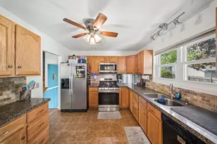 1160 Bramble Ave, Bolingbrook, IL 60490 - Photo 5