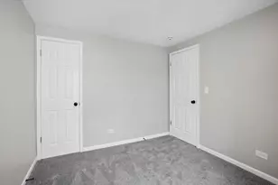 2151 Morningside Ln, Carpentersville, IL 60110 - Photo 15