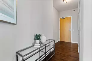 757 N Orleans St, Chicago, IL 60654 - Photo 3