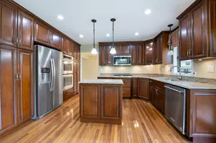 301 Greenfield Rd, Shorewood, IL 60404 - Photo 9