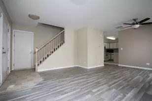 2554 Dickens Dr, Aurora, IL 60503 - Photo 3