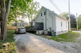 605 E Empire St, Bloomington, IL 61701 - Photo 29