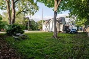 605 E Empire St, Bloomington, IL 61701 - Photo 27