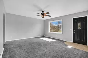 341 W Spruce St, Paxton, IL 60957 - Photo 9