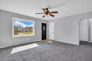 341 W Spruce St, Paxton, IL 60957 - Photo 7