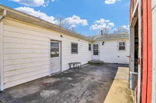 341 W Spruce St, Paxton, IL 60957 - Photo 27