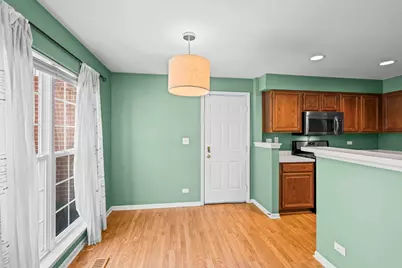 828 Old Checker Road, Buffalo Grove, IL 60089 - Photo 7