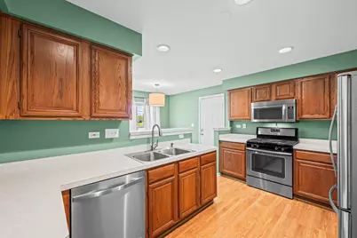 828 Old Checker Road, Buffalo Grove, IL 60089 - Photo 5