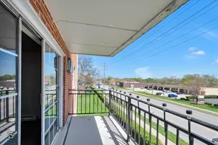 1050 N Farnsworth Ave, Aurora, IL 60505 - Photo 5