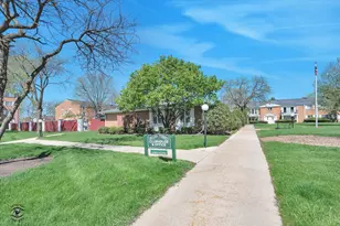 1050 N Farnsworth Ave, Aurora, IL 60505 - Photo 25