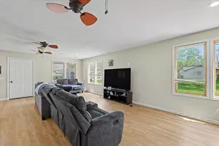 5555 Thrush Ave, Decatur, IL 62521 - Photo 5