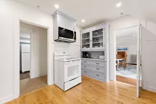 235 1/2 Greenwood St, Evanston, IL 60201 - Photo 9