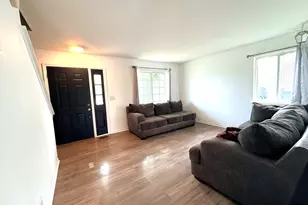 211 Pembrook Ct, Round Lake Beach, IL 60073 - Photo 5