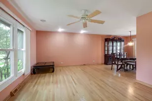 3990 Hudson Dr, Hoffman Estates, IL 60192 - Photo 3