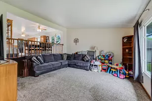605 Davidson Dr, Minooka, IL 60447 - Photo 3